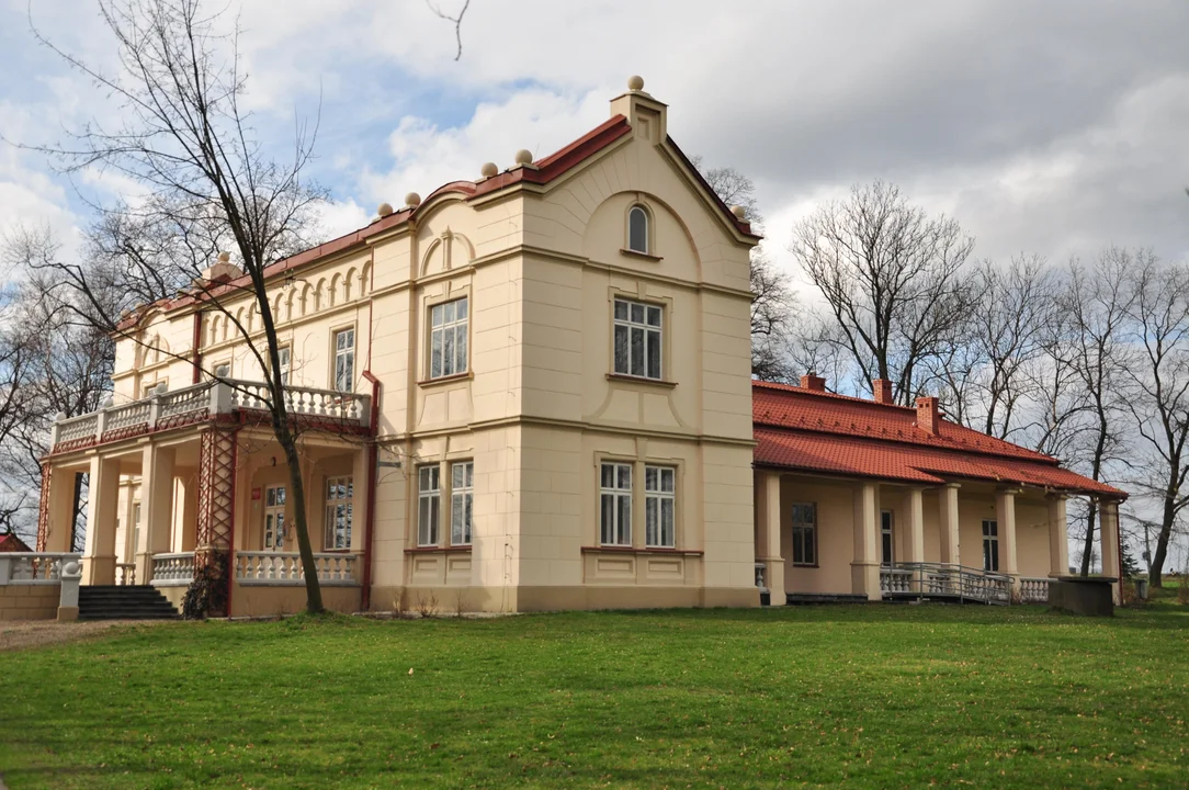 Po dworek Hupki w Niwiskach sięgają spadkobiercy. Jest ważna decyzja ministerstwa - Zdjęcie główne