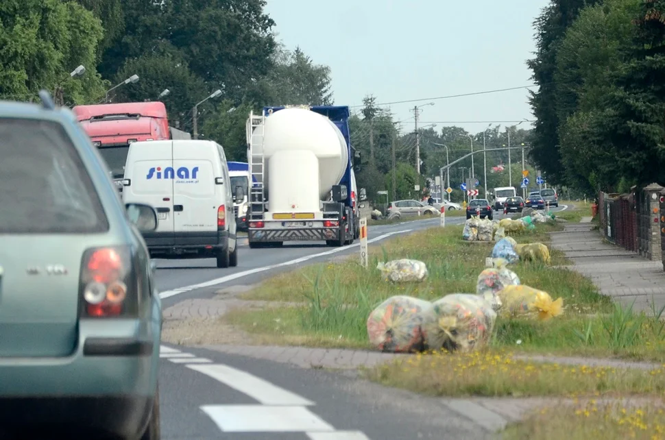 Jak urzędnicy radzą sobie z gospodarstwami domowymi, które nie płacą za odpady? Radny z Kolbuszowej dopytuje o konkretne liczby - Zdjęcie główne