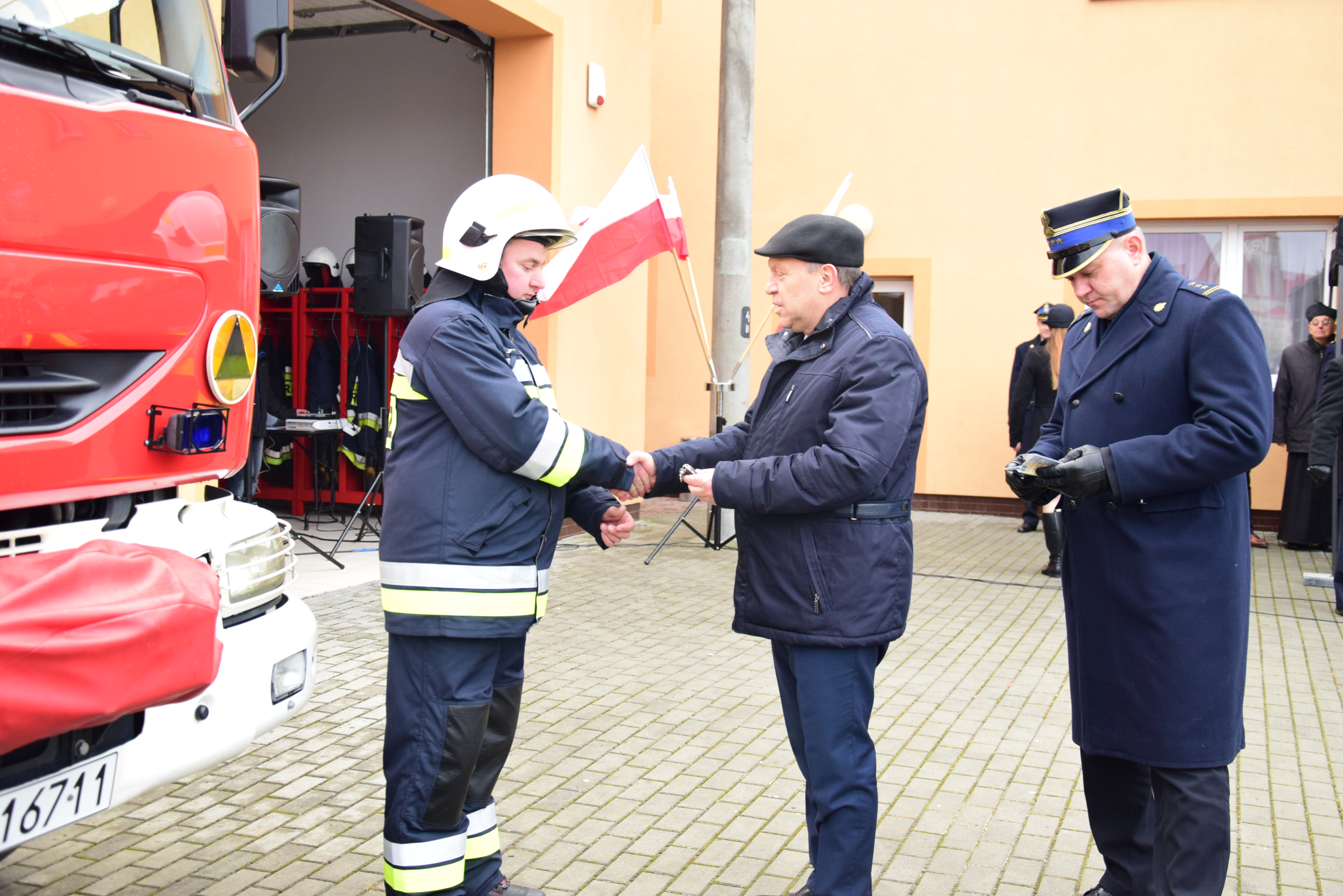 Strażacy z Woli Raniżowskiej mają nowy wóz. Zobaczcie zdjęcia z uroczystego przekazania samochodu  - Zdjęcie główne