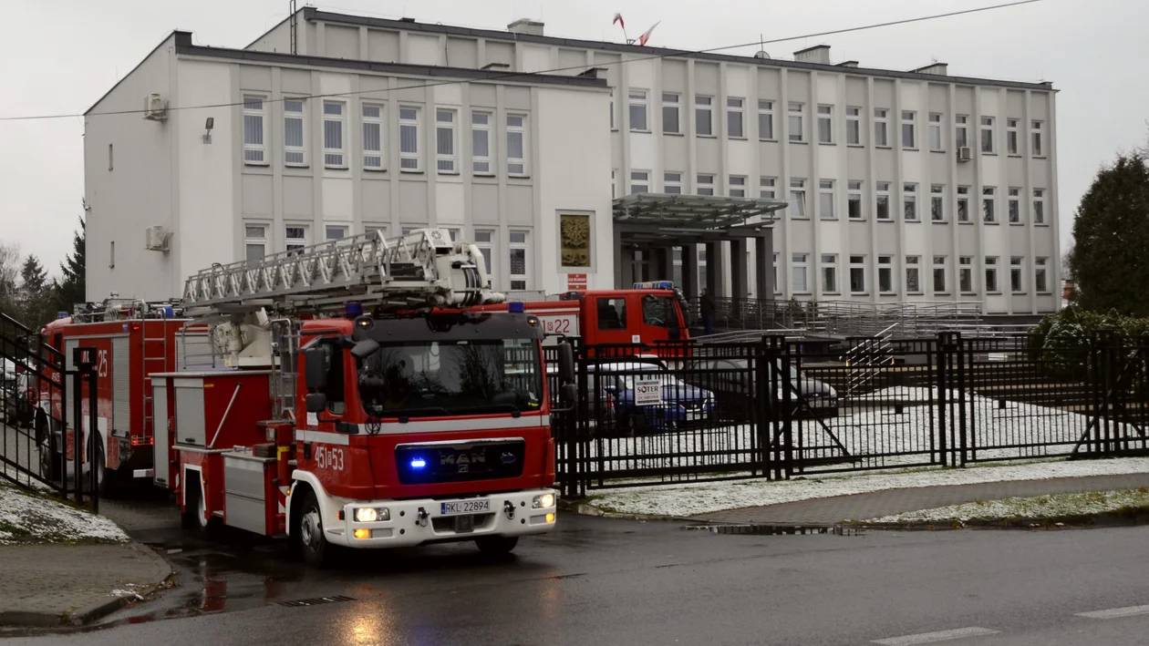 Alarm w sądzie w Kolbuszowej. Interweniowali strażacy [ZDJĘCIA] - Zdjęcie główne