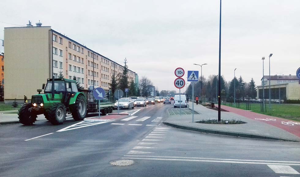 Kolbuszowa. Dłuższe samochody i autobusy mają problem - Zdjęcie główne