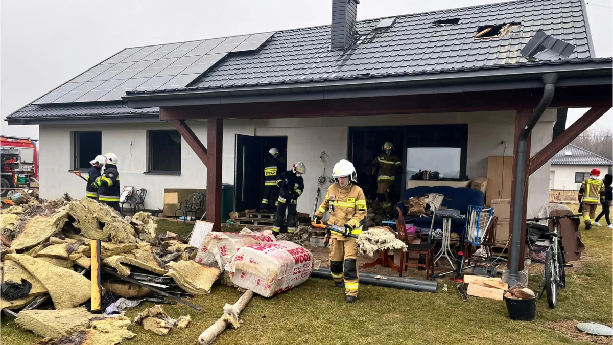 Pożar domu w Sędziszowie Małopolskim. Rodzina straciła dorobek życia [ZDJĘCIA] - Zdjęcie główne