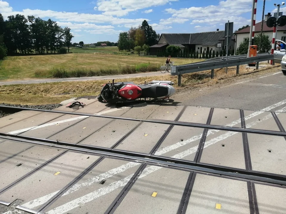 Tragiczny wypadek w Zarębkach. Życia motocyklisty nie udało się uratować [ZDJĘCIA, MAPA] - Zdjęcie główne