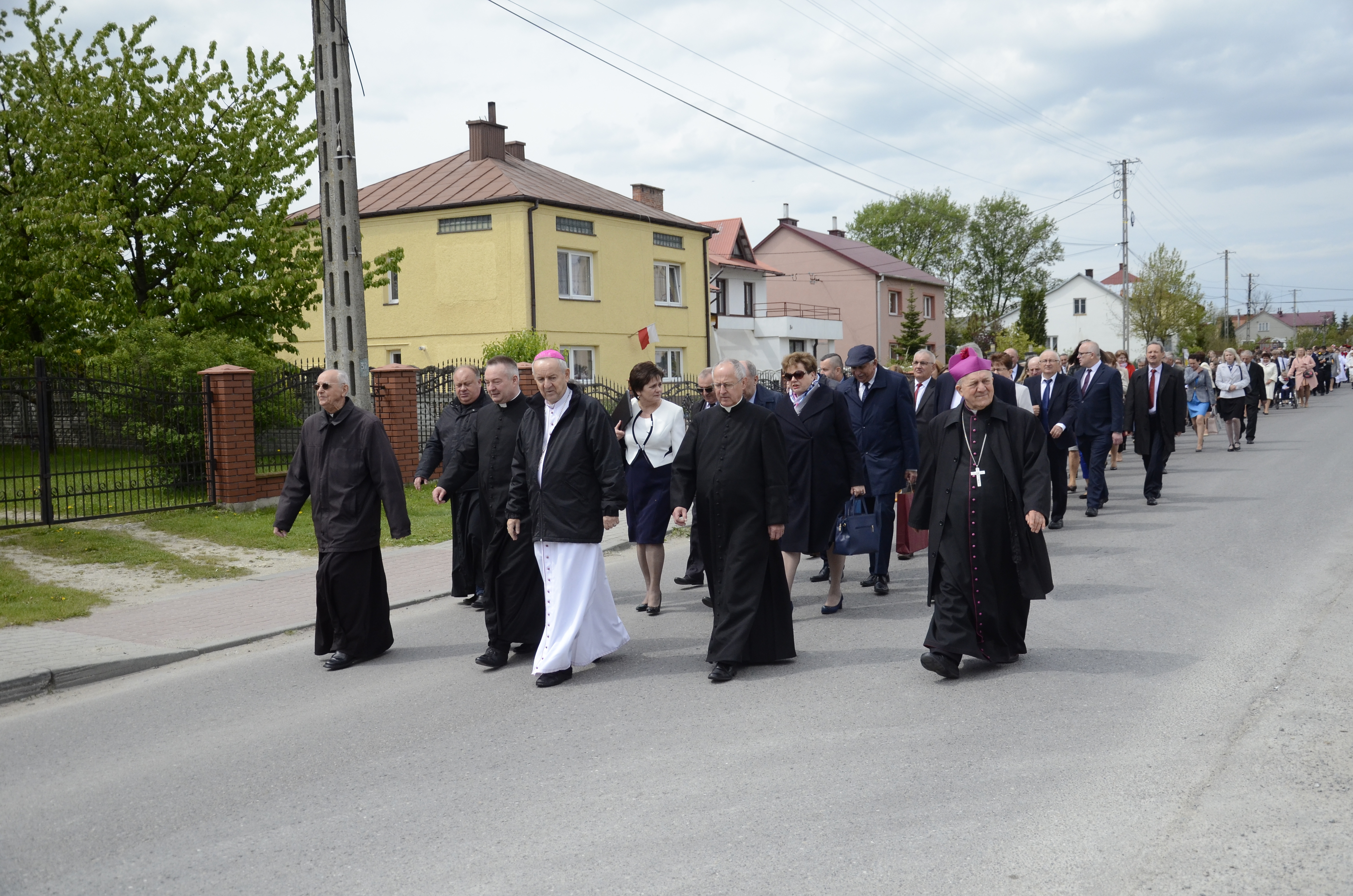 Szkoła podstawowa w Woli Raniżowskiej, od wczoraj, nosi imię biskupa Jana Ozgi [ZDJĘCIA] - Zdjęcie główne