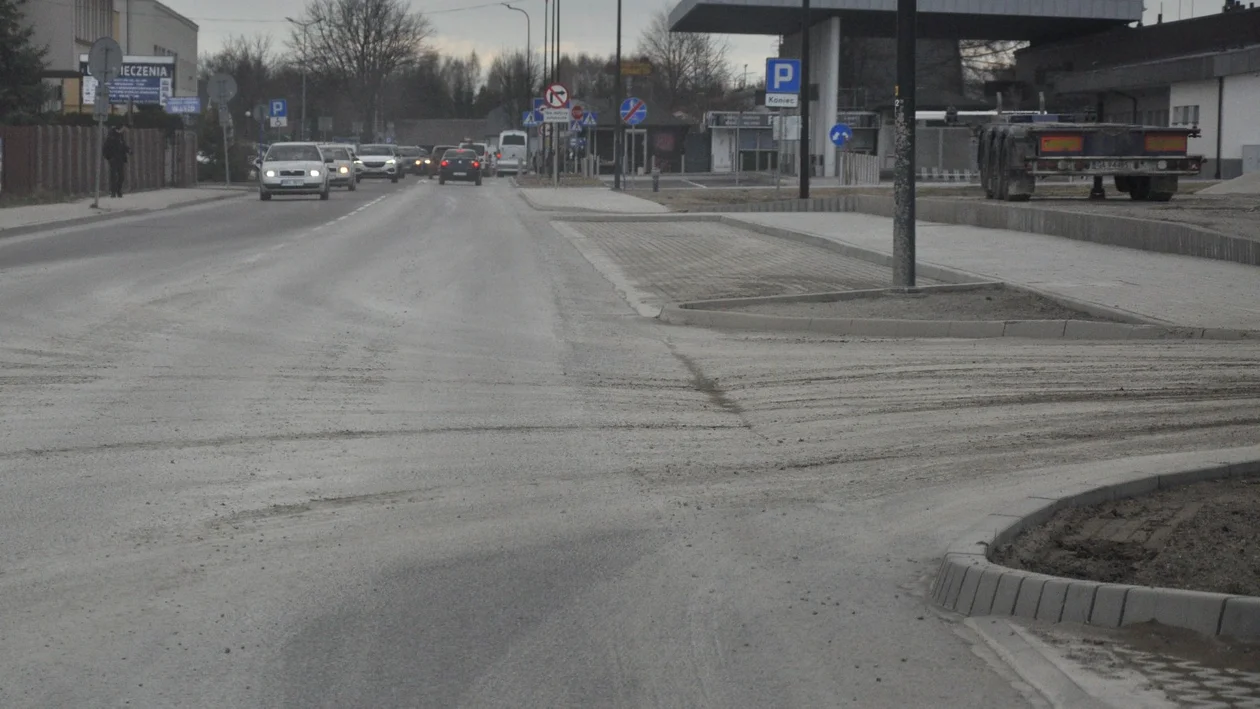 Ulica Ruczki pokryta błotem i kurzem. Taki widok notorycznie napotykają przejeżdżający tam kierowcy.