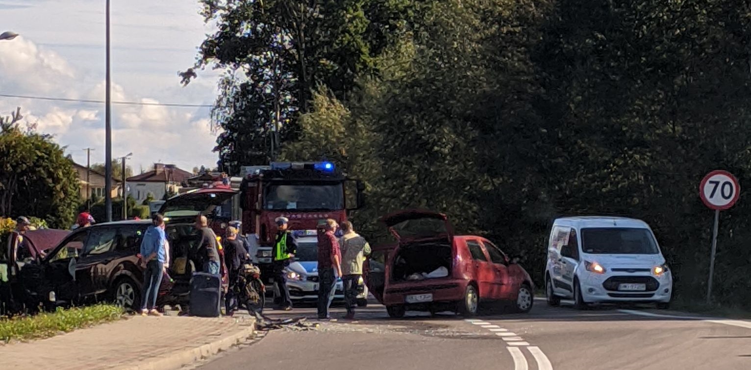 Zdarzenie drogowe w Świerczowie. Utrudnienia ruchu [AKTUALIZACJA] - Zdjęcie główne