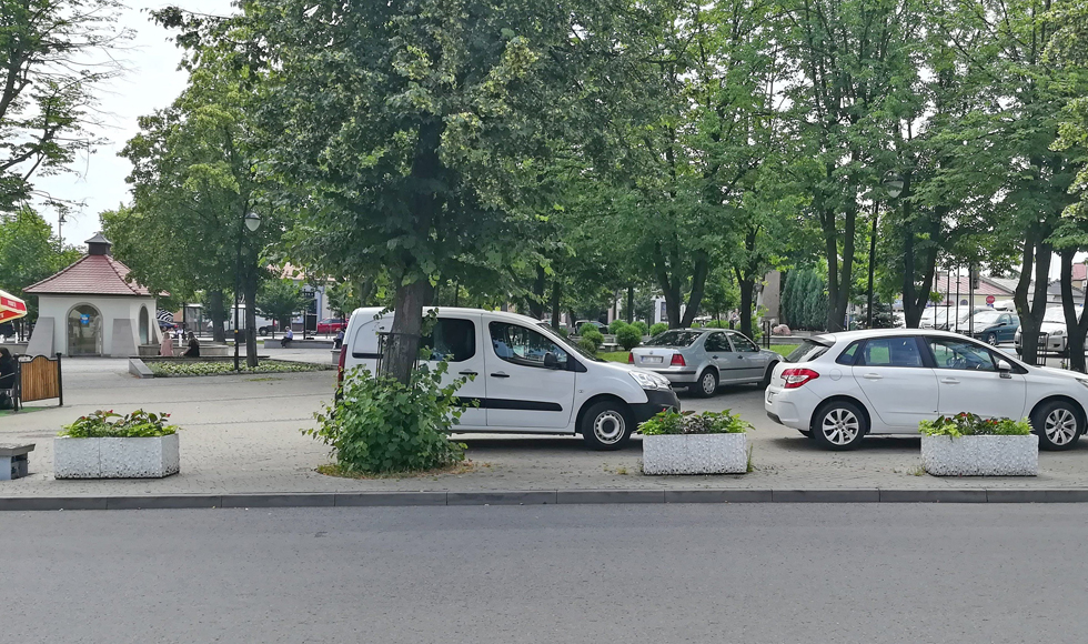 KOLBUSZOWA. Linia wokół płyty rynku ma zatrzymać kierowców  - Zdjęcie główne