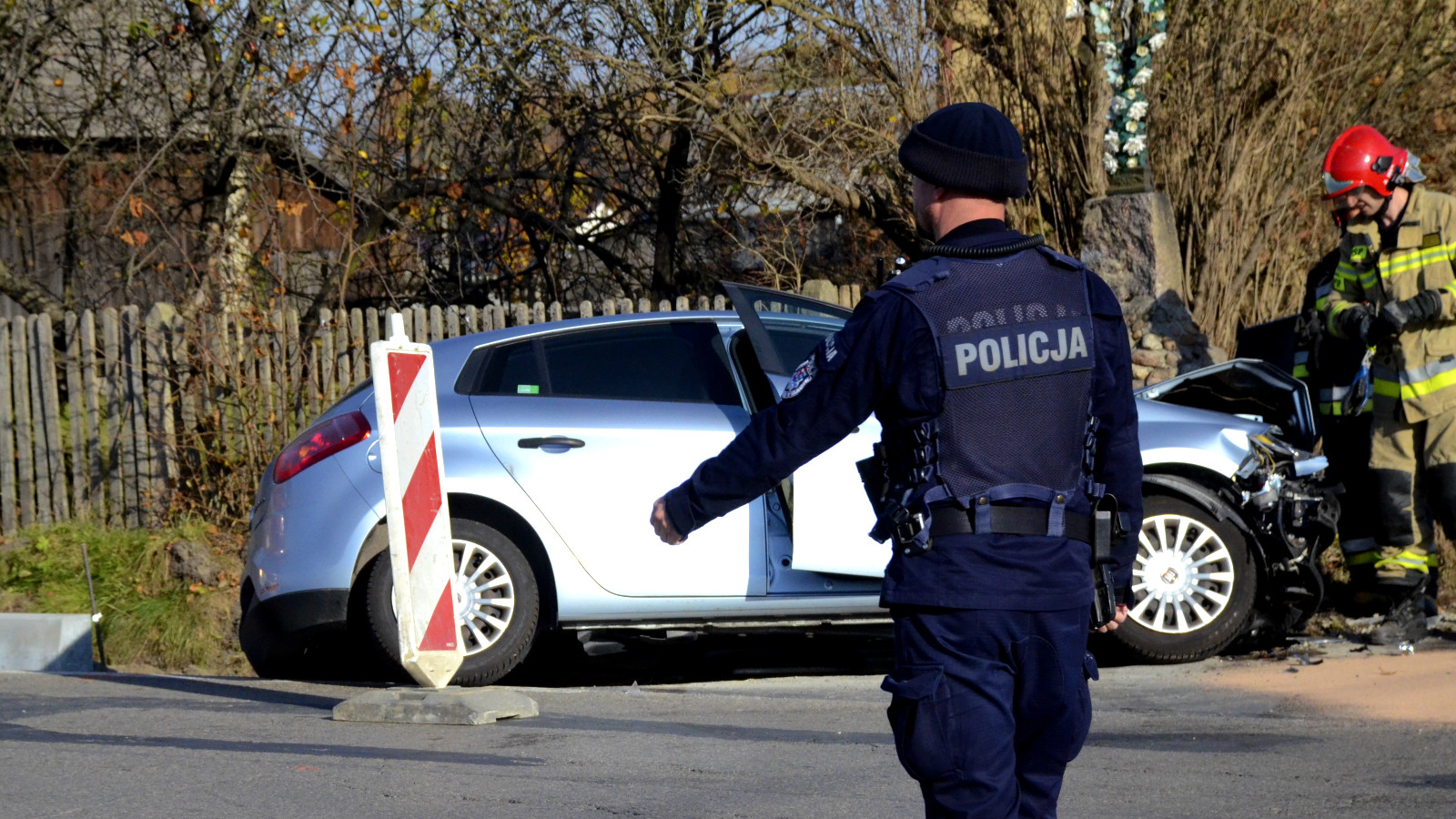 Wypadek na skrzyżowaniu w Przedborzu [MAPA - ZDJĘCIA]  - Zdjęcie główne