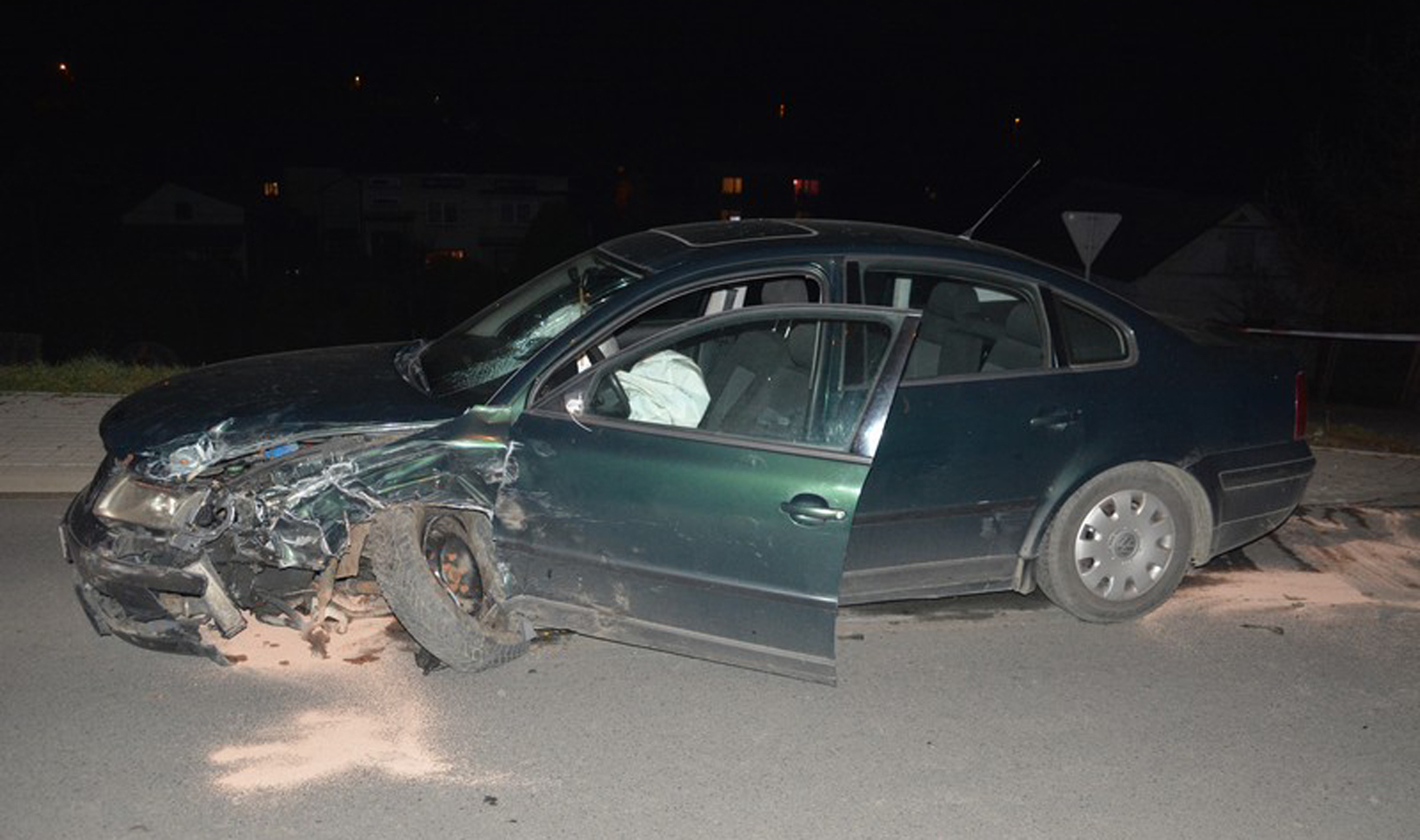 Z PODKARPACIA. Po pijaku skasował cudze auto  - Zdjęcie główne