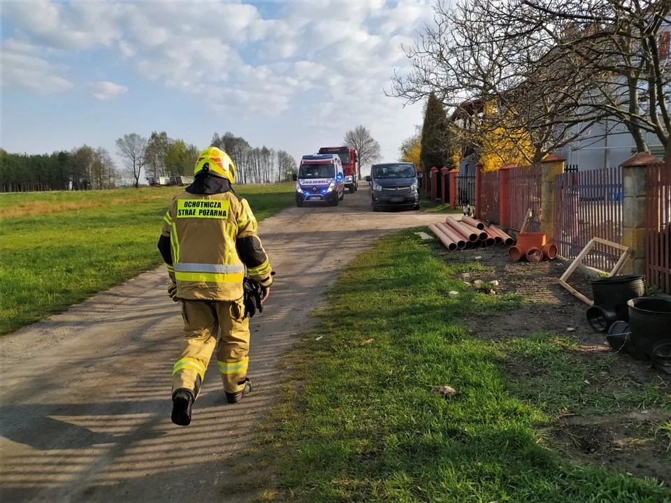 Służby ratunkowe wezwane do wybuchu akumulatora w Kupnie. Ranna jedna osoba - Zdjęcie główne