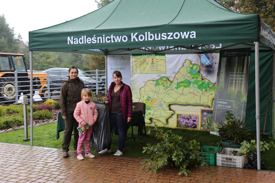 3 tysiące sadzonek rozdanych przez Nadleśnictwo Kolbuszowa. Akcja SadziMY - Zdjęcie główne