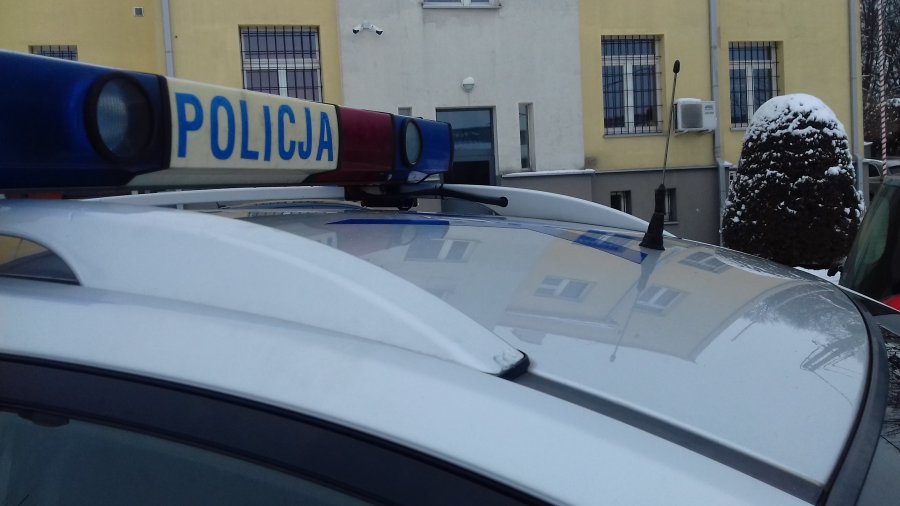 Poszczuł policjantów psem. Później wziął nóż - Zdjęcie główne