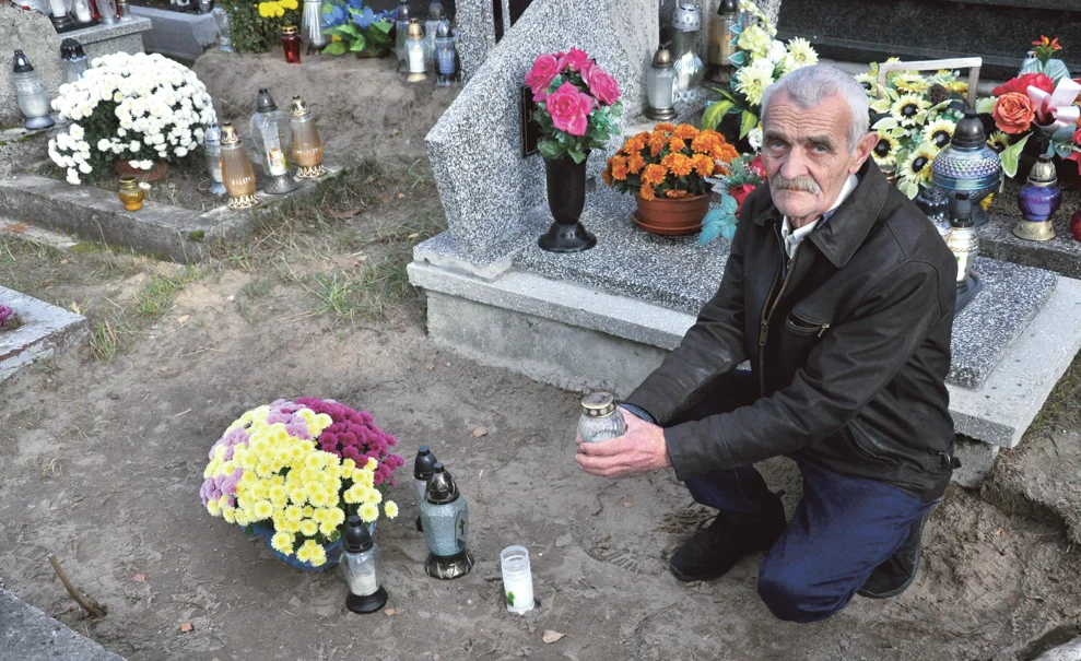 Po grobie został tylko pusty plac. Na cmentarzu w Majdanie Królewskim zniknął pomnik zmarłego - Zdjęcie główne
