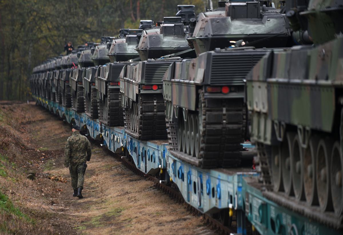 700 żołnierzy i Leopardy na poligonie w Nowej Dębie. Będzie głośno!  - Zdjęcie główne