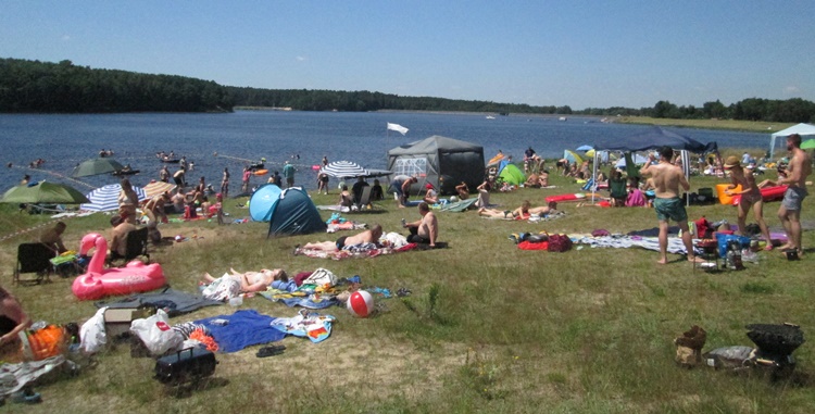 Skaleczenia, wypłynięcia poza obszar kąpieliska, wchodzenie do wody po alkoholu. Podsumowanie sezonu na Wilczej Woli - Zdjęcie główne