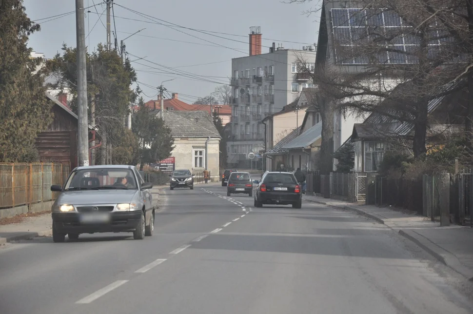 Chcą "śpiącego policjanta" albo pomiaru prędkości w Kolbuszowej. Mieszkańcy zebrali już dziesiątki podpisów - Zdjęcie główne