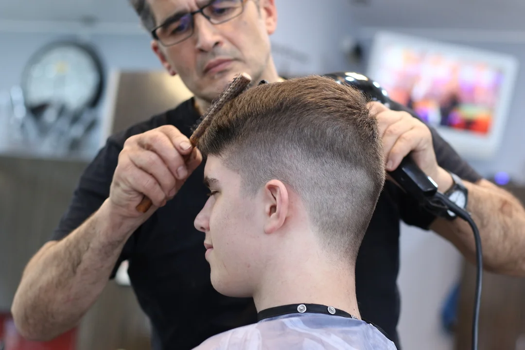 Top 10 fryzjerów w Kolbuszowej. Sprawdź nasz ranking i opinie Google   - Zdjęcie główne