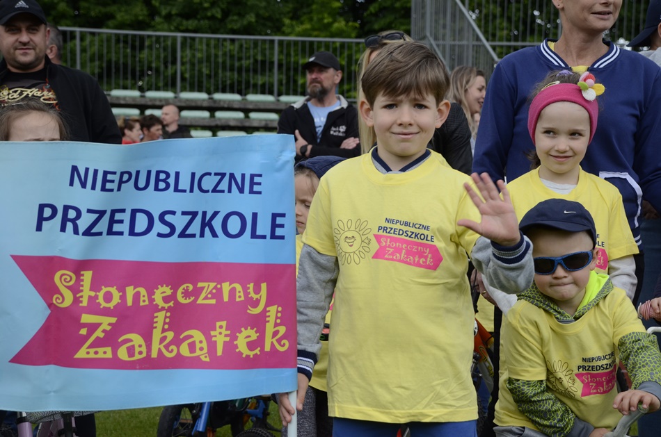 Piknik rodzinny na stadionie w Kolbuszowej. 