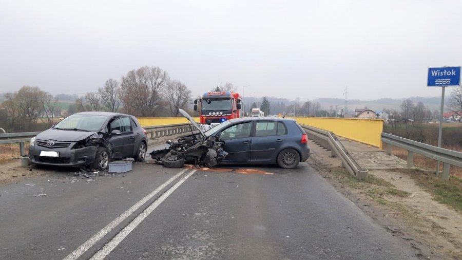 Z PODKARPACIA. Trzy osoby ranne po czołowym zderzeniu - Zdjęcie główne