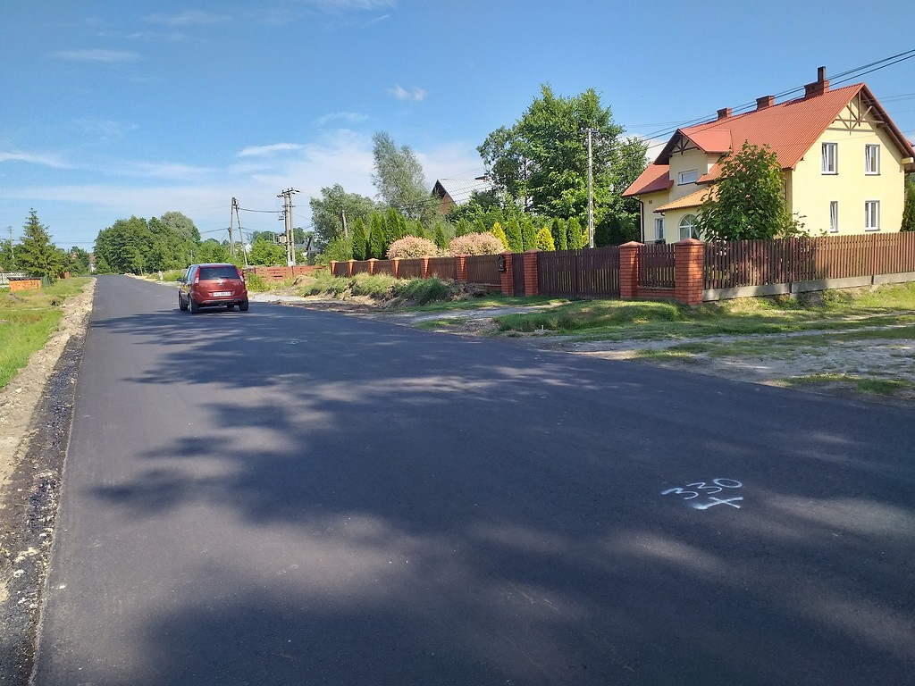 Jest już pierwsza warstwa asfaltu na drodze w Woli Raniżowskiej  - Zdjęcie główne