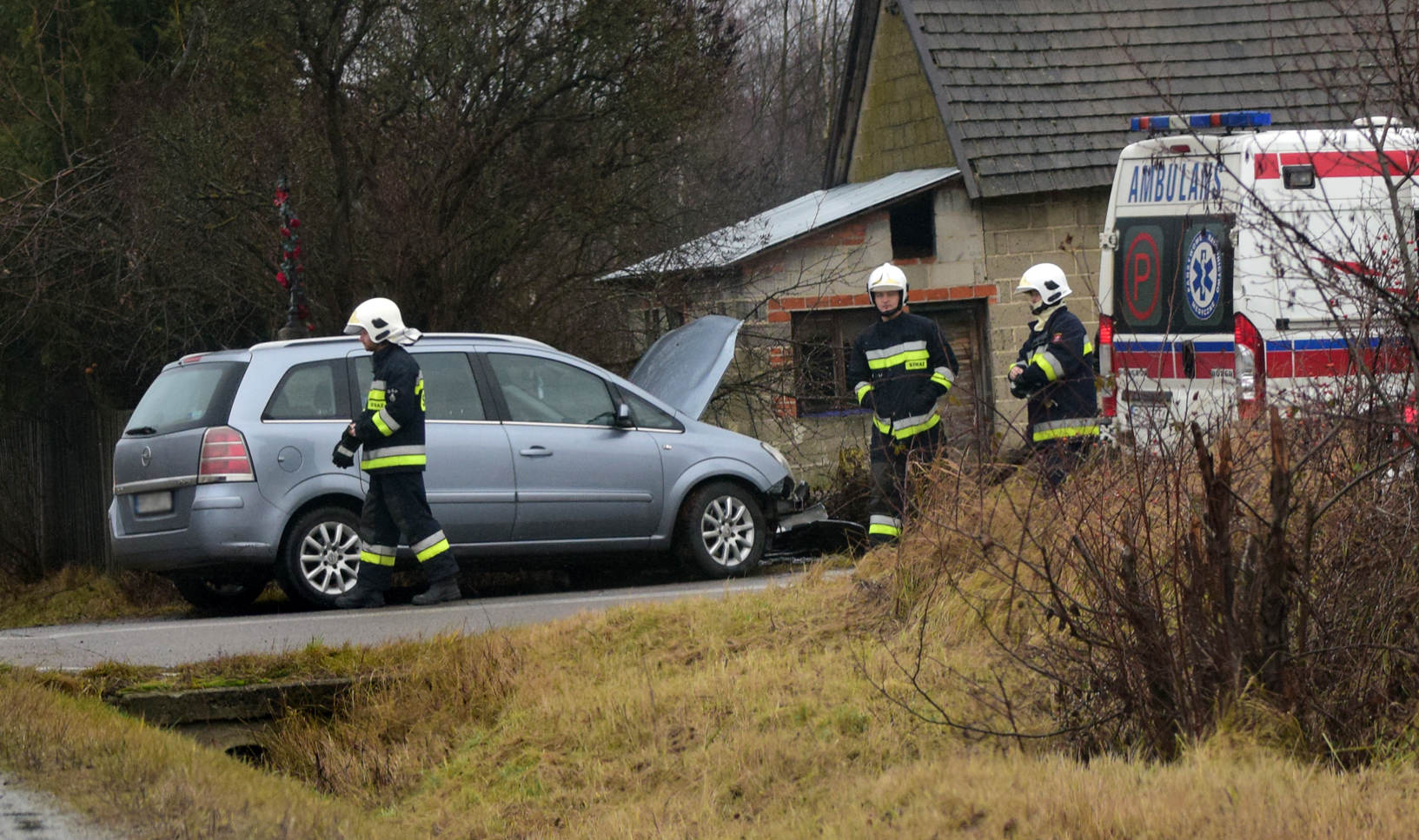 Kolizja dwóch aut w Przedborzu. Strażacy jadą na miejsce zdarzenia. AKTUALIZACJA - Zdjęcie główne