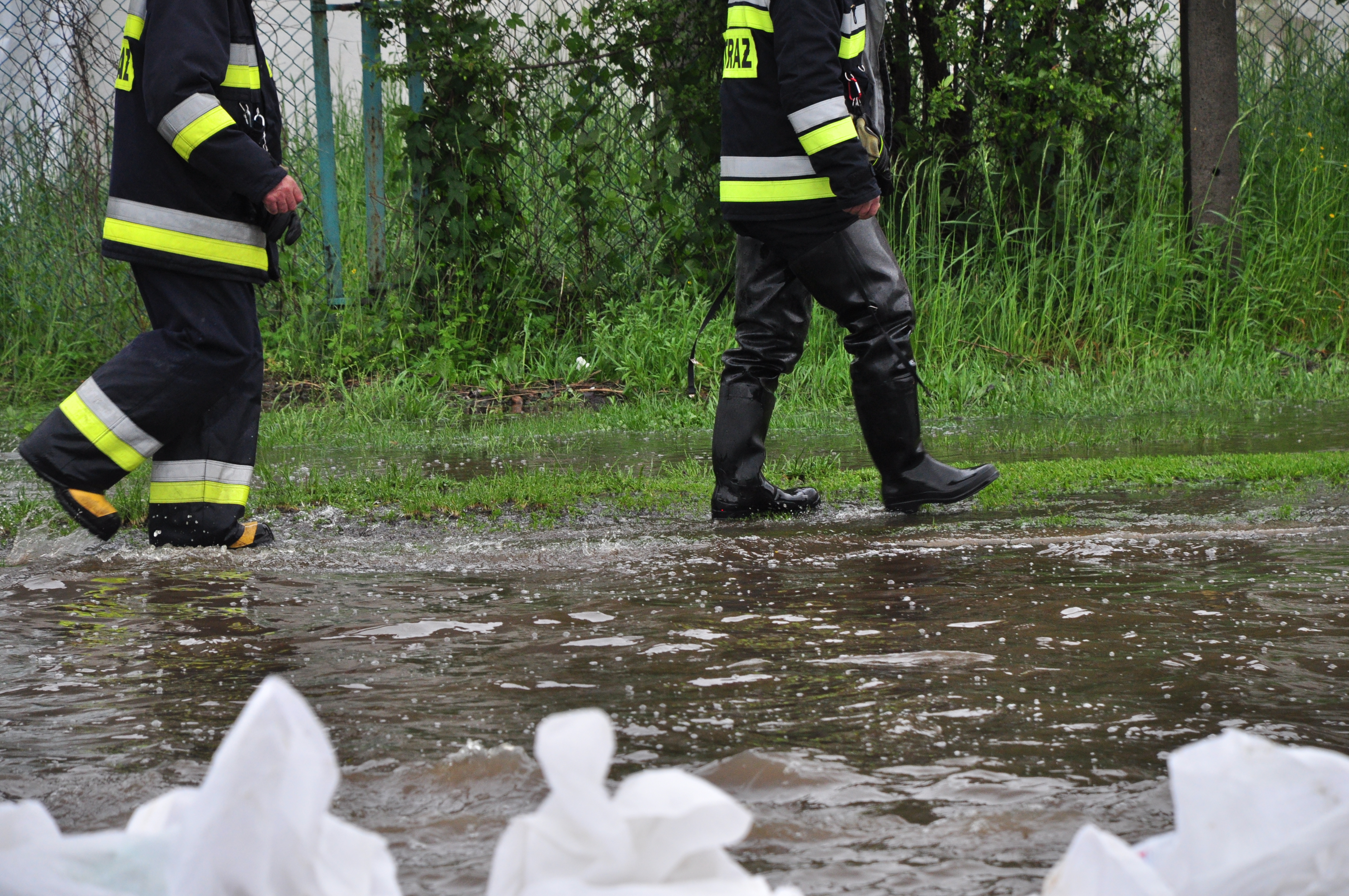 POWIAT KOLBUSZOWSKI. Wszystkie gminy ucierpiały po ulewnych deszczach. Strażacy przez ostatnie 24 godziny interweniowali aż 88 razy - Zdjęcie główne