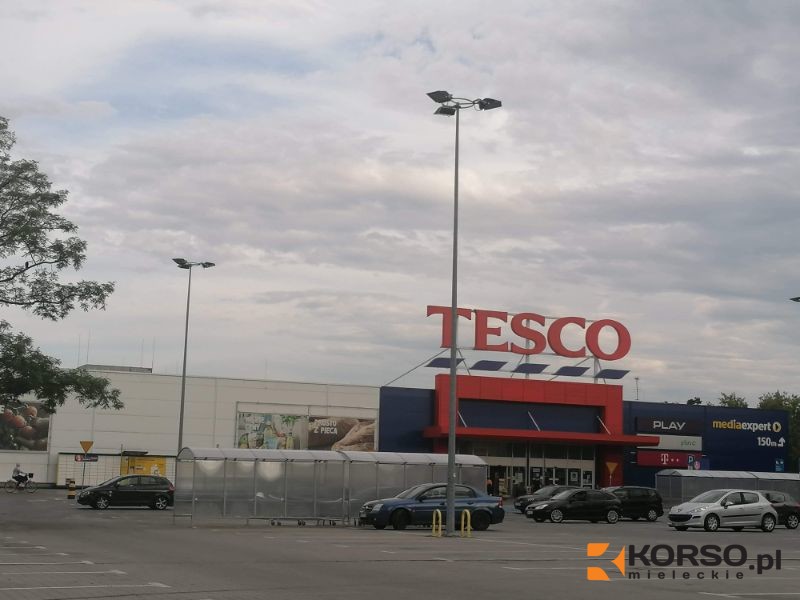 Tesco sprzedaje swój biznes w Polsce. Kto je przejmie?  - Zdjęcie główne