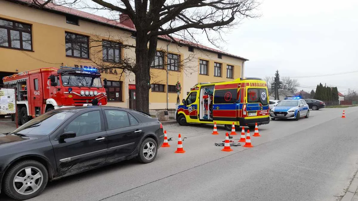 Wypadek w Lipnicy. Kierowca samochodu potrącił 85-latkę. Kobieta trafiła do szpitala - Zdjęcie główne