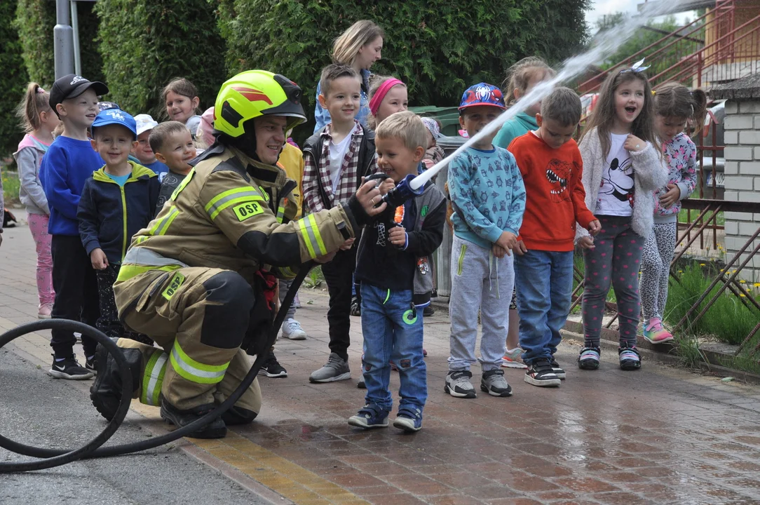 Strażacy z OSP Kupno złożyli wizytę przedszkolakom z okazji Dnia Dziecka [ZDJĘCIA] - Zdjęcie główne