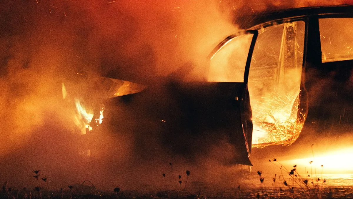 Pożar w Niwiskach. Doszczętnie spłonął samochód osobowy - Zdjęcie główne