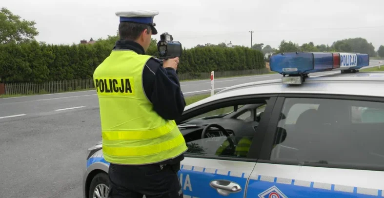 Pędziła przez Cmolas ponad 100 km/h. 24-latka straciła prawo jazdy i dostała wysoki mandat - Zdjęcie główne