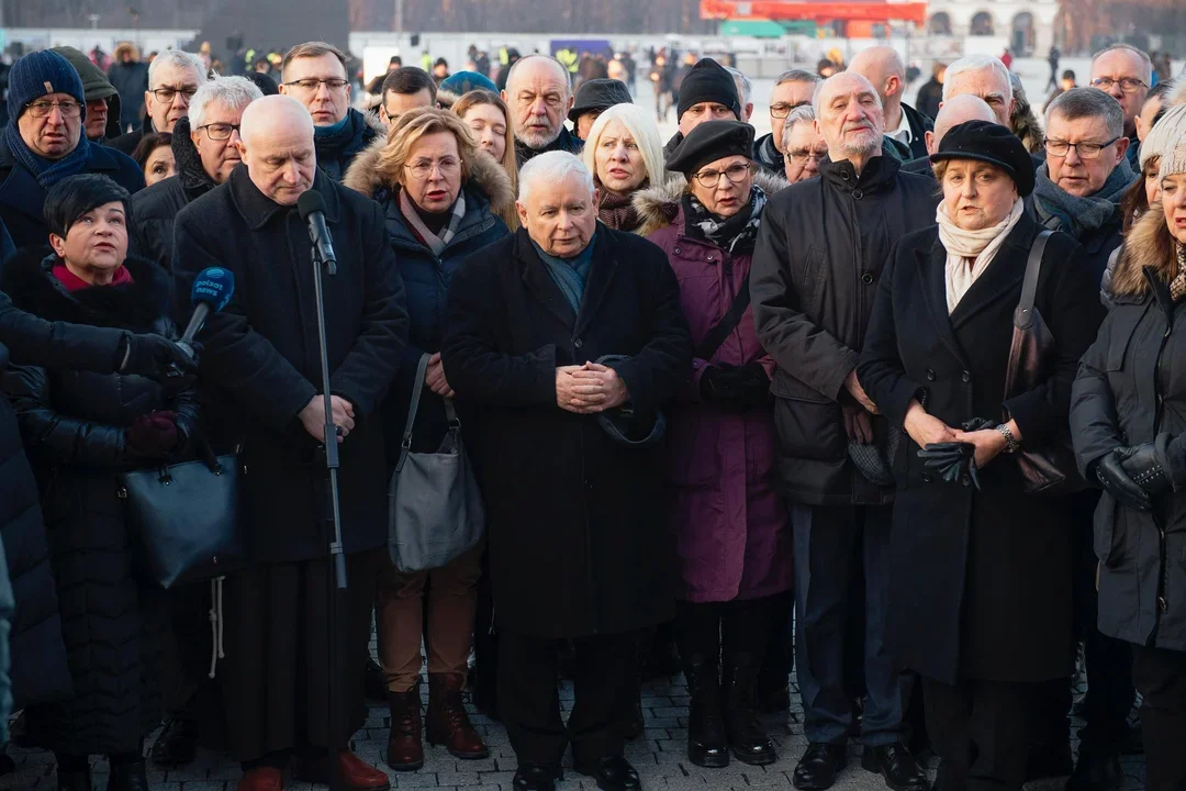 Dzisiaj wielki marsz PiS. Władze partii wezwały swoich zwolenników do Warszawy - Zdjęcie główne