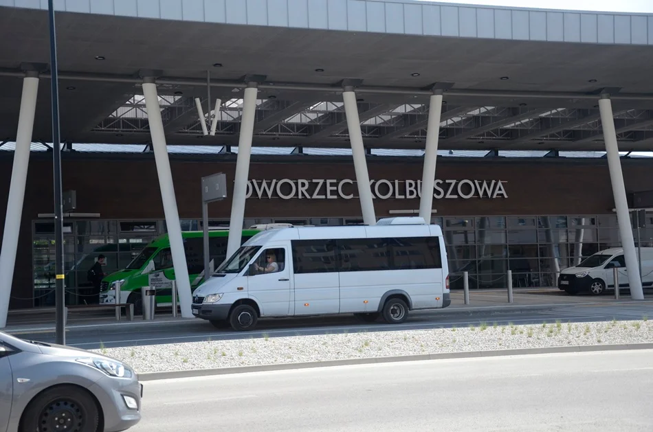 Dworzec w Kolbuszowej pierwszego dnia otwarcia.