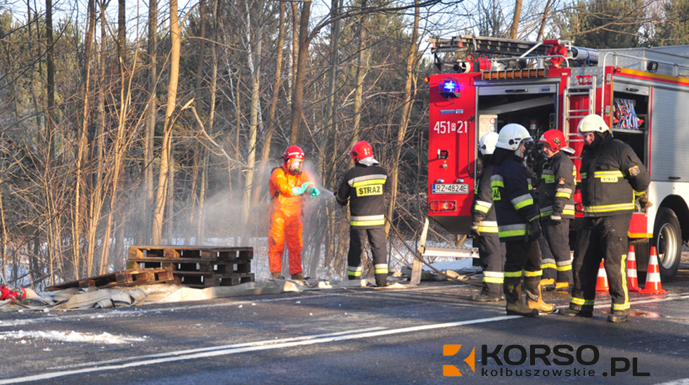 Grupa ratownictwa chemicznego pracuje w Komorowie  - Zdjęcie główne