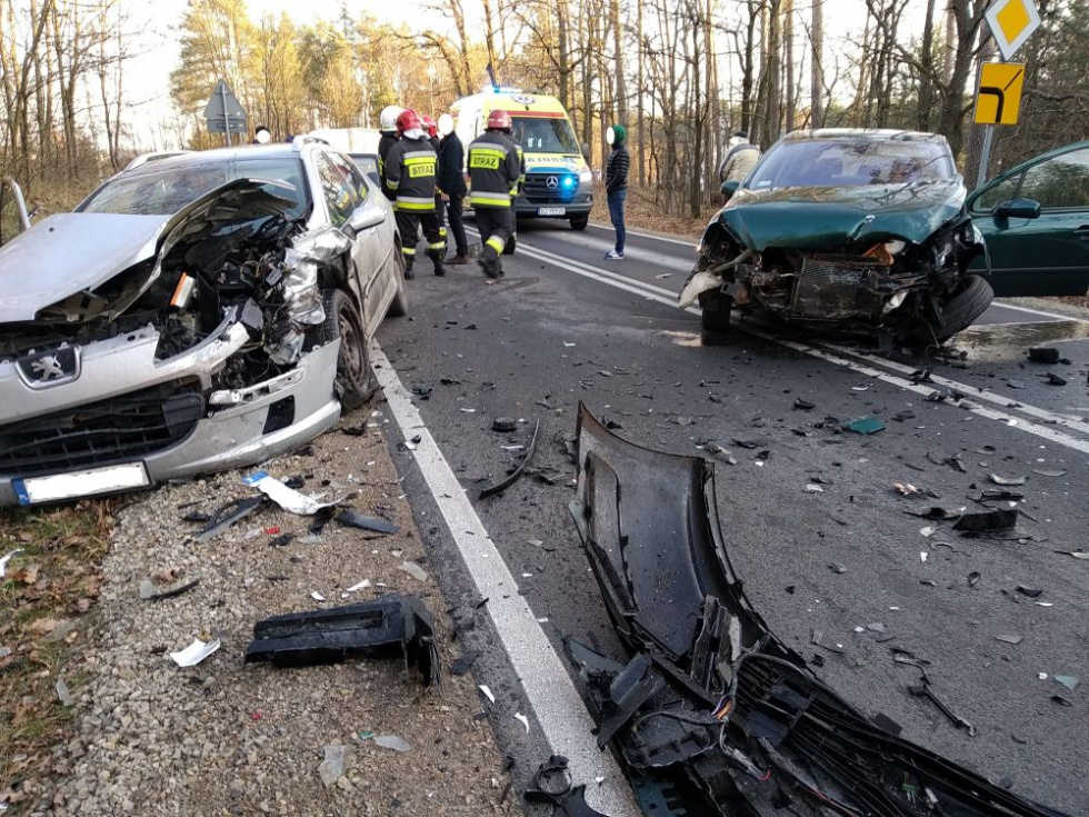 Z PODKARPACIA. Kolejne czołowe zderzenie na drogach naszego województwa - Zdjęcie główne