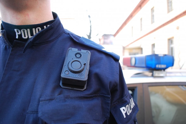 Z REGIONU. Kamery trafiły na mundury rzeszowskich policjantów - Zdjęcie główne