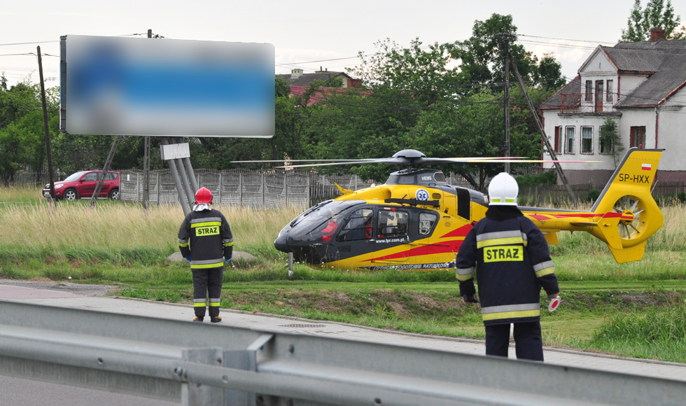 Służby ratunkowe interweniowały w Kupnie. Po rannego mężczyznę przyleciał helikopter Lotniczego Pogotowia Ratunkowego  - Zdjęcie główne