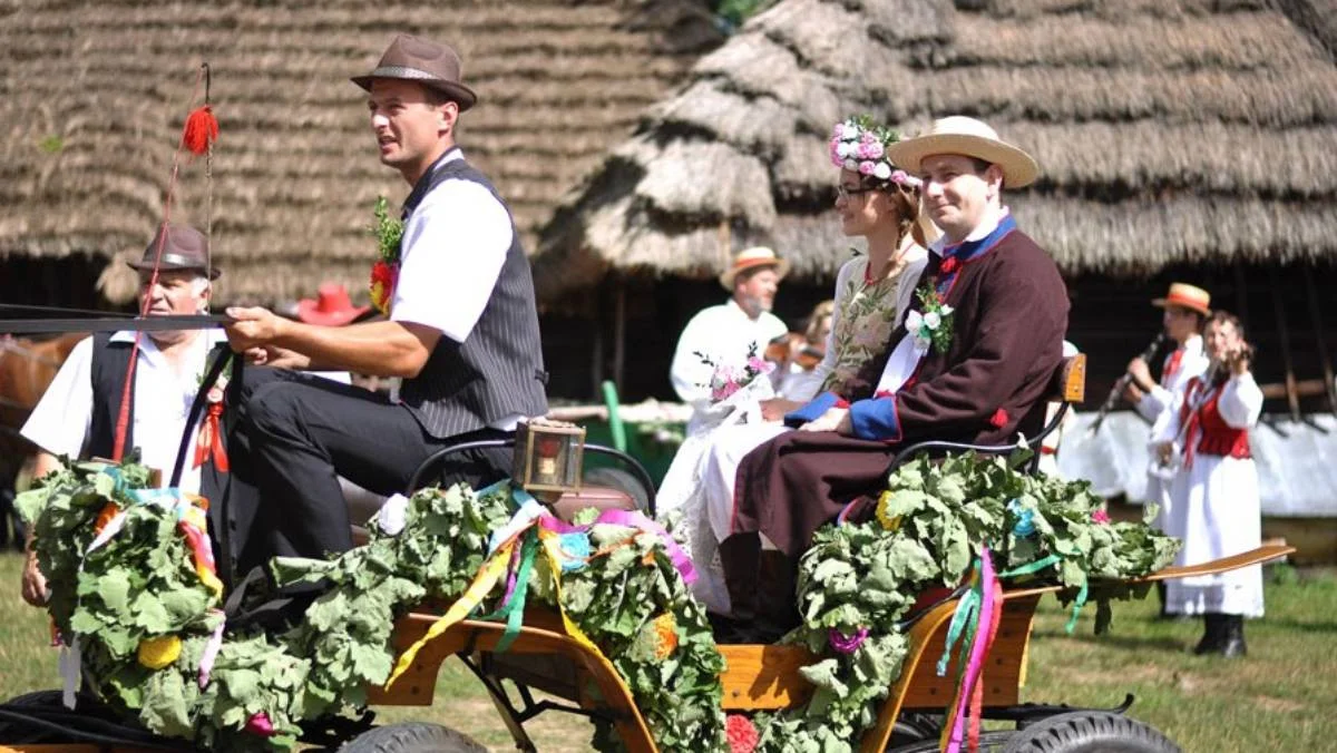 Skansen w Kolbuszowej i wyjątkowe "Wesele" przed nami. Co jeszcze oferuje muzeum na wakacje i nie tylko? - Zdjęcie główne