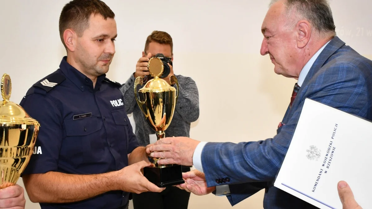 Tak wygląda praca dzielnicowego. 3 pytania do Aleksandra Puzio z Posterunku Policji w Majdanie Królewskim - Zdjęcie główne