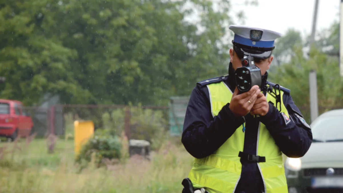 Kontrole policji zza żywopłotu? To nie spodobało się naszemu Czytelnikowi - Zdjęcie główne