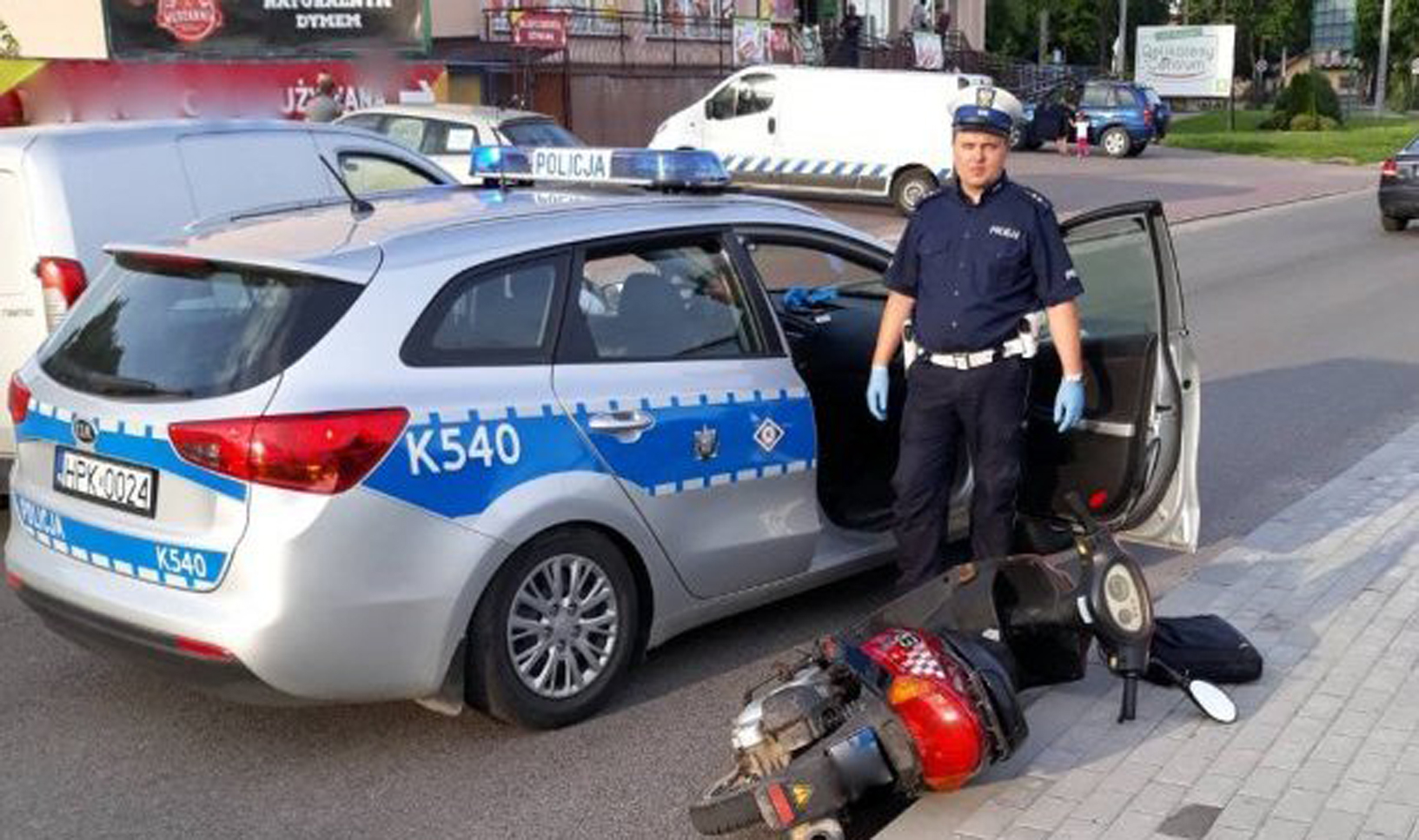 POWIAT KOLBUSZOWSKI. Grożąc śrubokrętem ukradł motorower. Policyjny pościg za obywatelem Danii - Zdjęcie główne