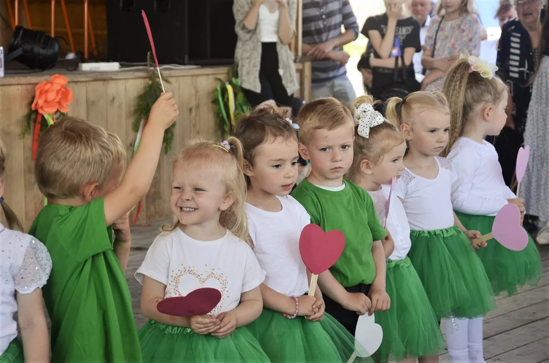 Rodzinny Dzień Dziecka w Kupnie. Na scenie plenerowej pierwszy raz zagrała muzyka [ZDJĘCIA] - Zdjęcie główne