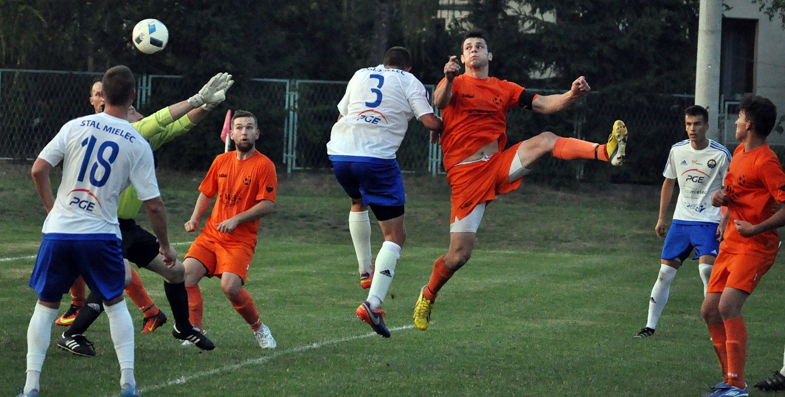 Ostrovia Ostrowy Baranowskie - Stal II Mielec 1:2 [ZDJĘCIA] - Zdjęcie główne