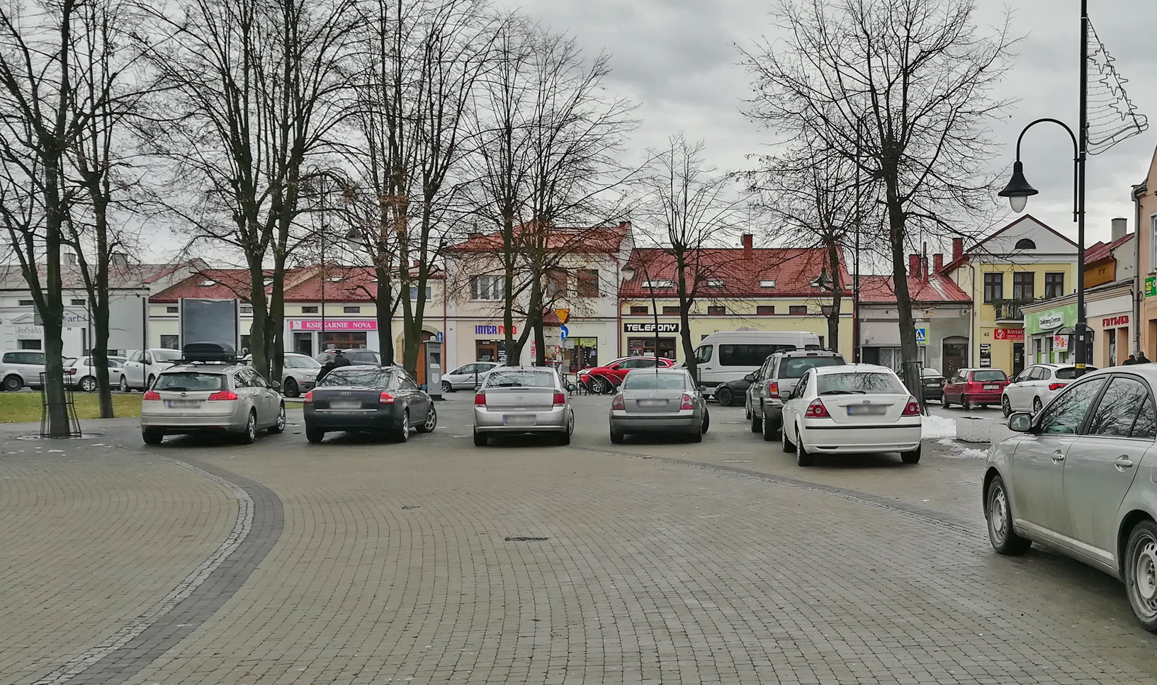 Wraca temat wprowadzenia płatnej strefy parkowania w centrum Kolbuszowej. Czy będziemy płacić za postój?  - Zdjęcie główne