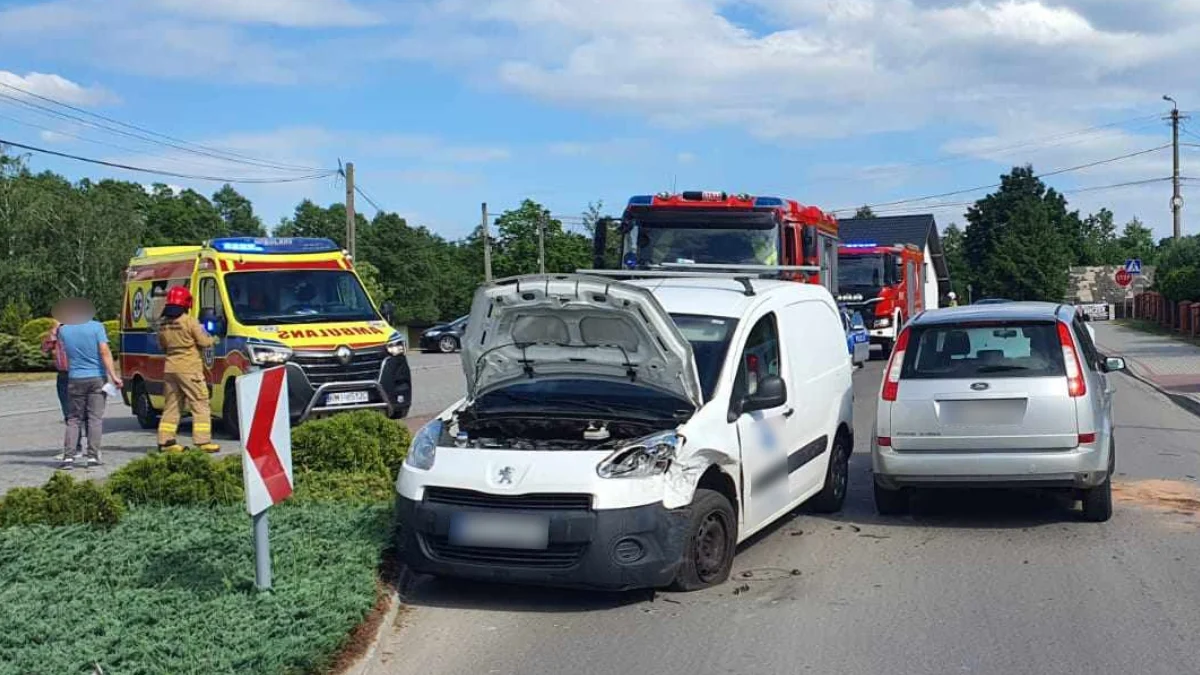 Wypadek w Ostrowach Tuszowskich. Zderzyły się dwie osobówki [ZDJĘCIA] - Zdjęcie główne