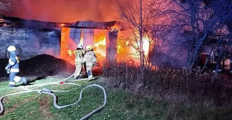 Podpalił gospodarstwo w Nowej Wsi. Pokrzywdzeni nie zgodzili się na zaproponowaną karę - Zdjęcie główne