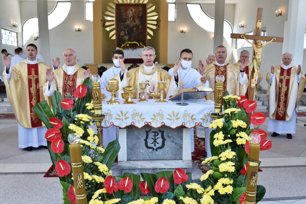 Huczny odpust w Cmolasie. Parafianie zapraszają [PLAKAT] - Zdjęcie główne