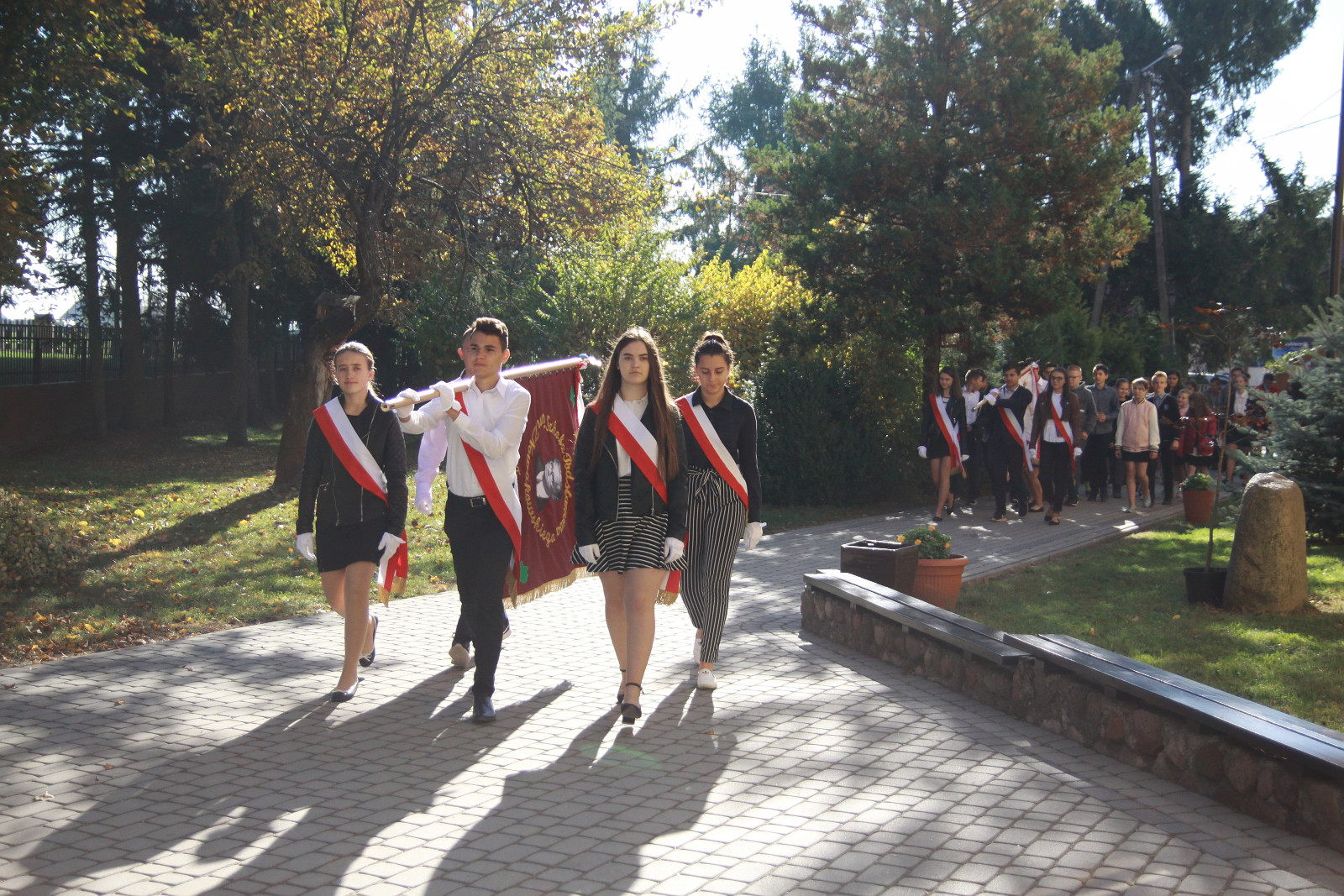W piątek, 12 października, w Trzęsówce odbyły się obchody Dnia Patronów szkoły [GALERIA ZDJĘĆ] - Zdjęcie główne