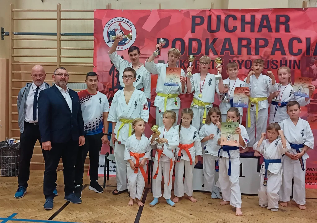 Kolbuszowski Klub Karate wrócił z dwoma złotymi medalami z Pucharu Podkarpacia Karate Kyokushin - Zdjęcie główne