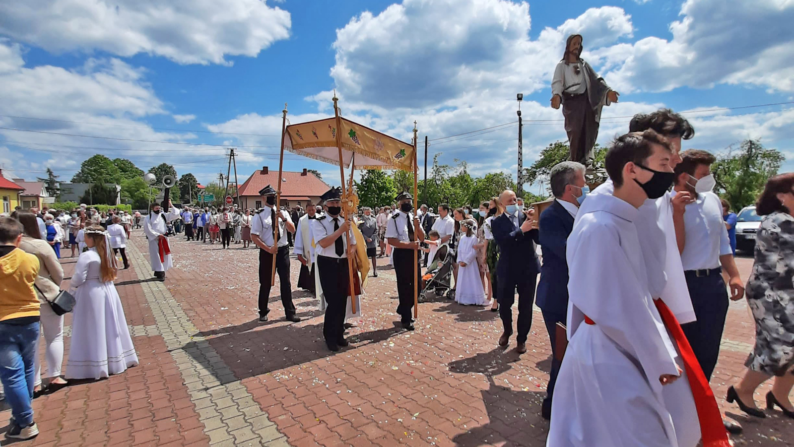 Boże Ciało 2021. Procesje w Majdanie Królewskim, Niwiskach i Trzęsówce [ZDJĘCIA] - Zdjęcie główne